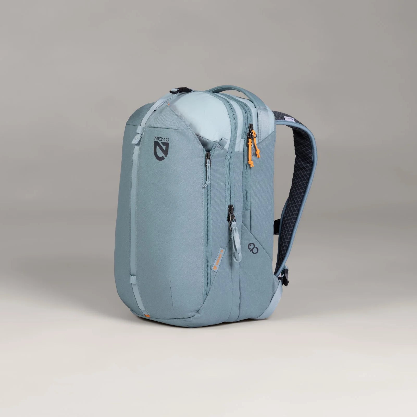 Vantage™ 26L Endless Promise® Day Travel Backpack
