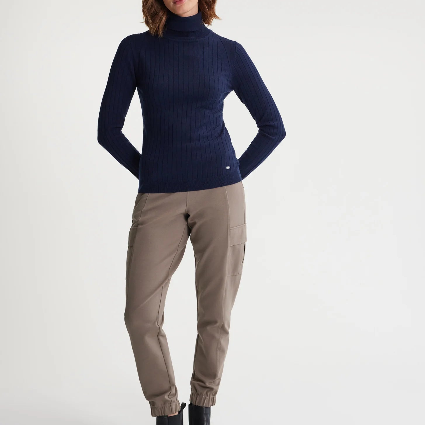 Isla Light Turtle Neck Sweater (Women's)