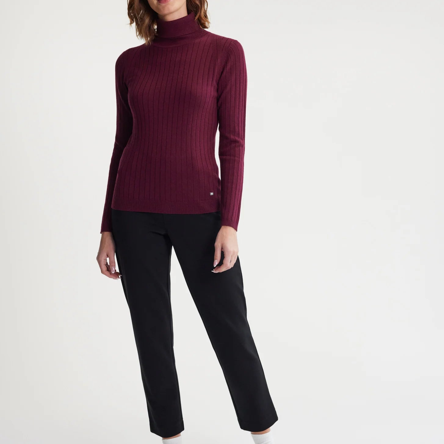 Isla Light Turtle Neck Sweater (Women's)
