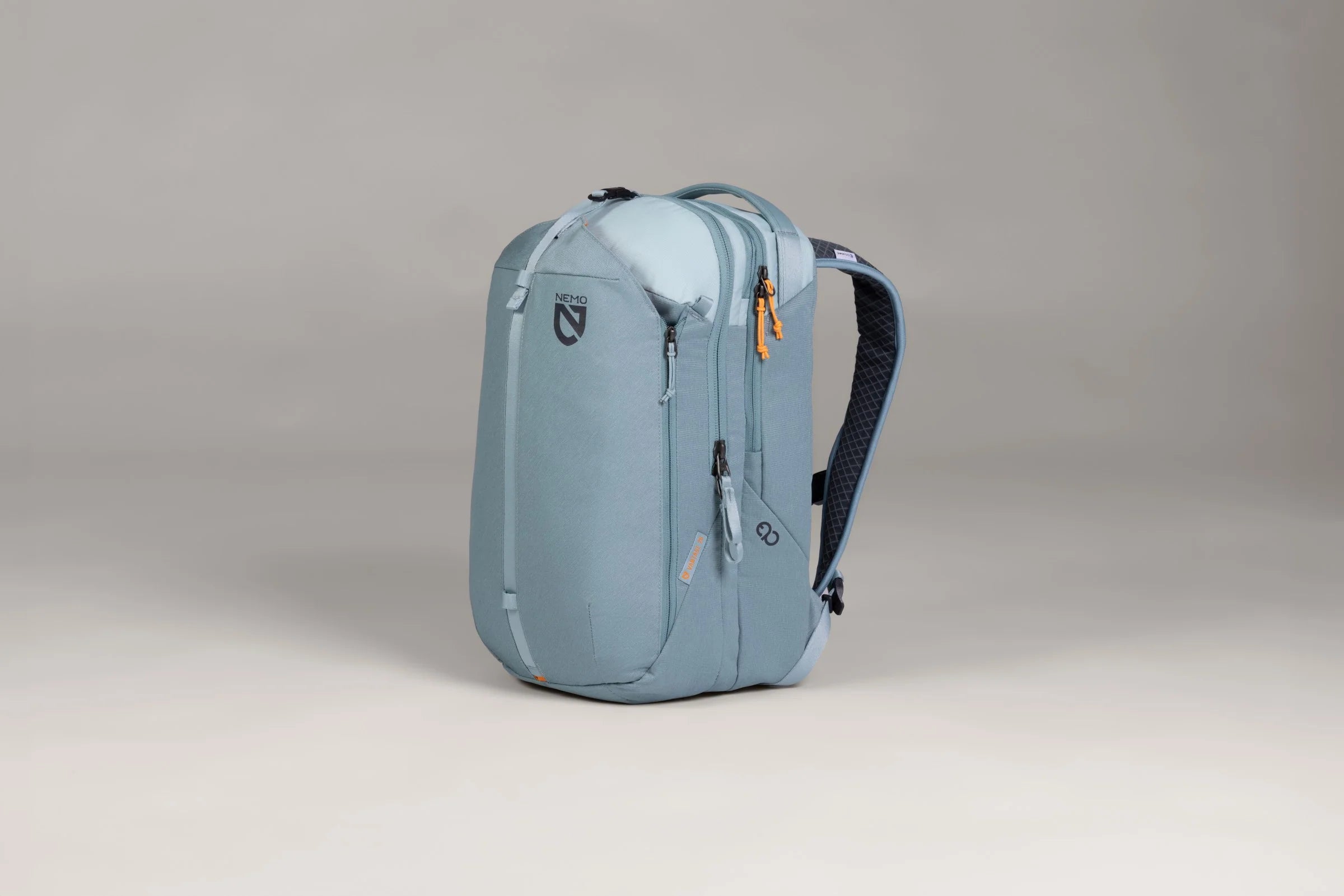 Vantage™ 26L Endless Promise® Day Travel Backpack