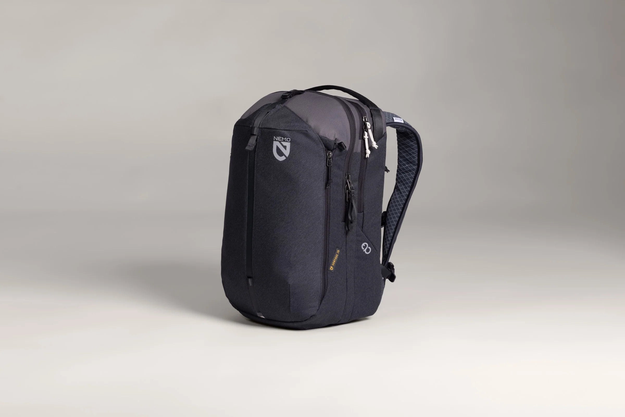 Vantage™ 26L Endless Promise® Day Travel Backpack
