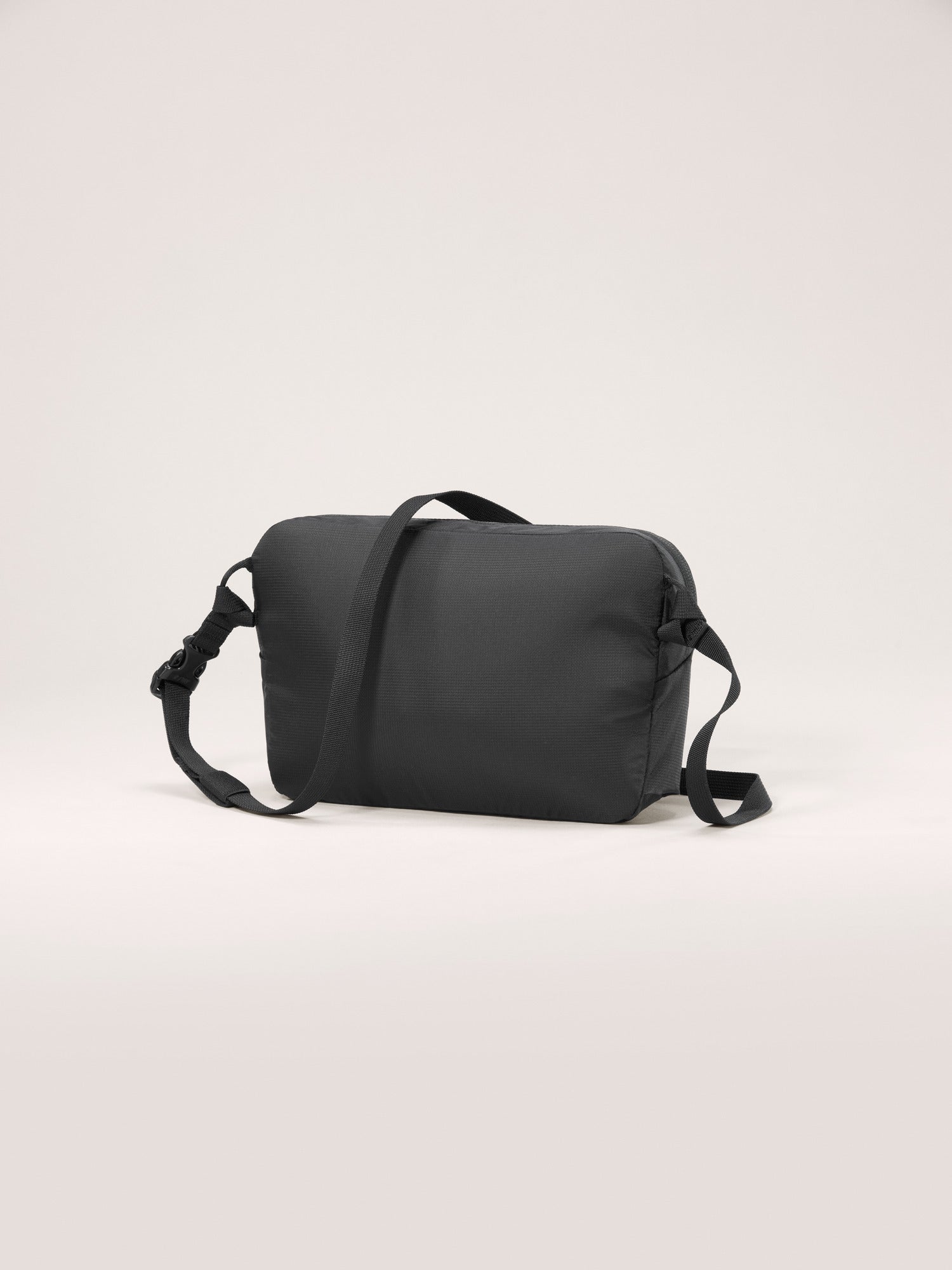 新品 ARC’TERYX Heliad Crossbody black Heliad Crossbody Bag | Arc'teryx Canada